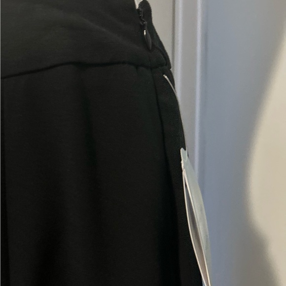 Emma James Woman’s Petite Stretch Black Flare Skirt,Size 6P - Picture 6 of 9